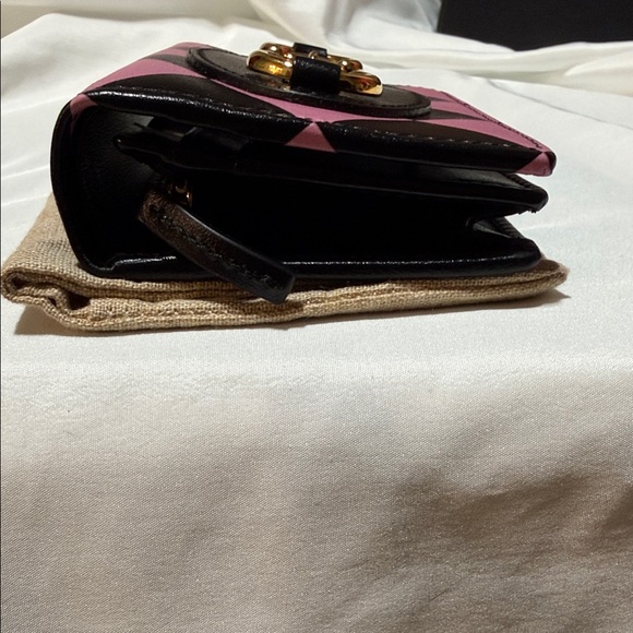 Gucci Pink and Black Wallet with Gold Accents - Picture 3 of 8